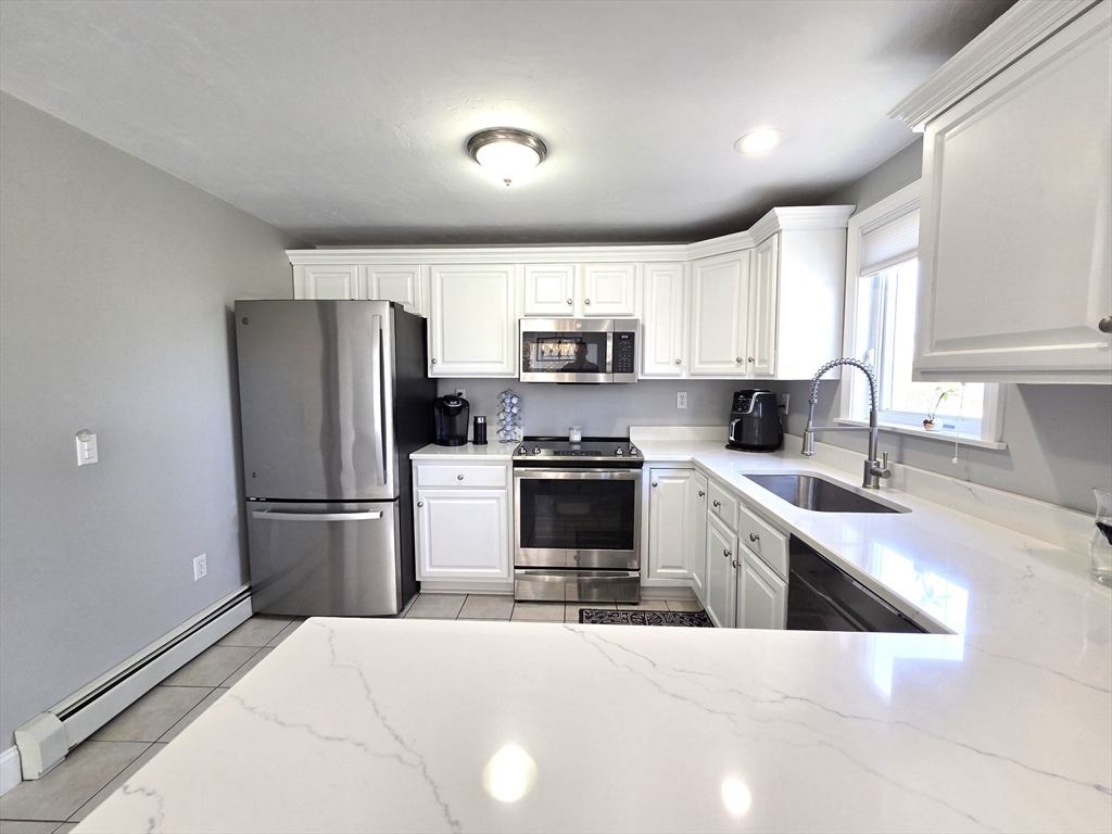 27 Middlesex Avenue Worcester, MA 01604 - Photo 3 of 29