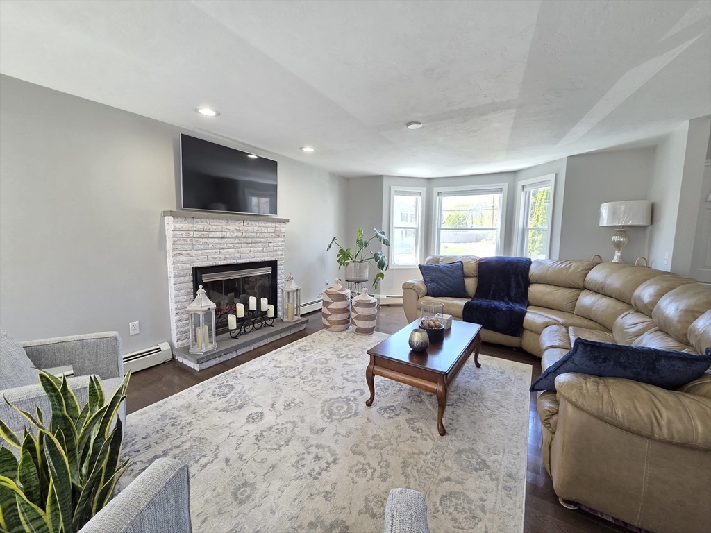 27 Middlesex Avenue Worcester, MA 01604 - Photo 9 of 29