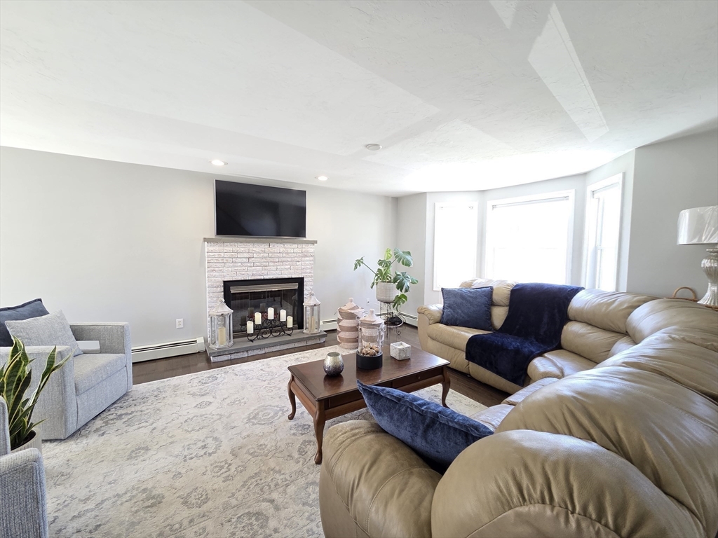 27 Middlesex Avenue Worcester, MA 01604 - Photo 10 of 29