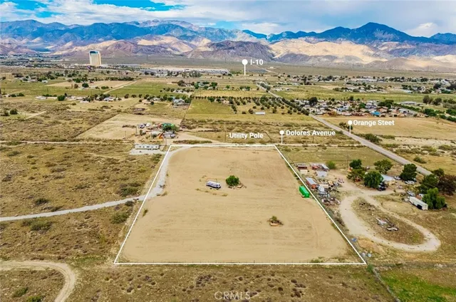 a view of residential houses with outdoor space