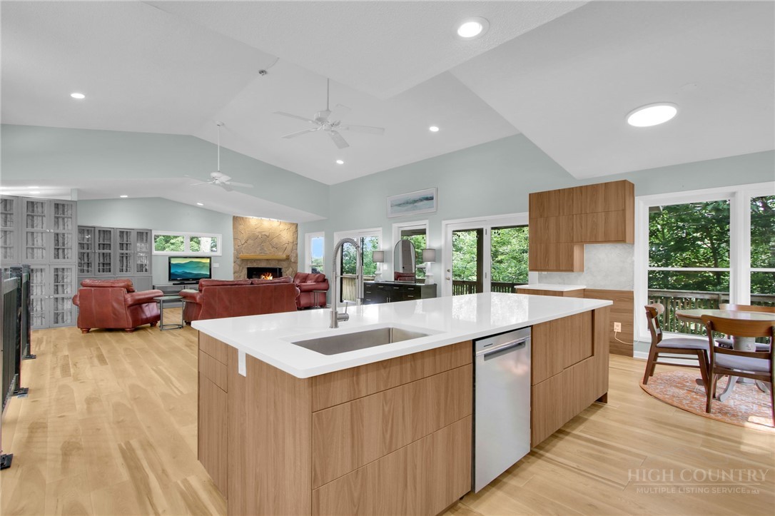 710 Pine Ridge Road Beech Mountain, NC 28604 - Photo 6 of 47 Gallery Image 6