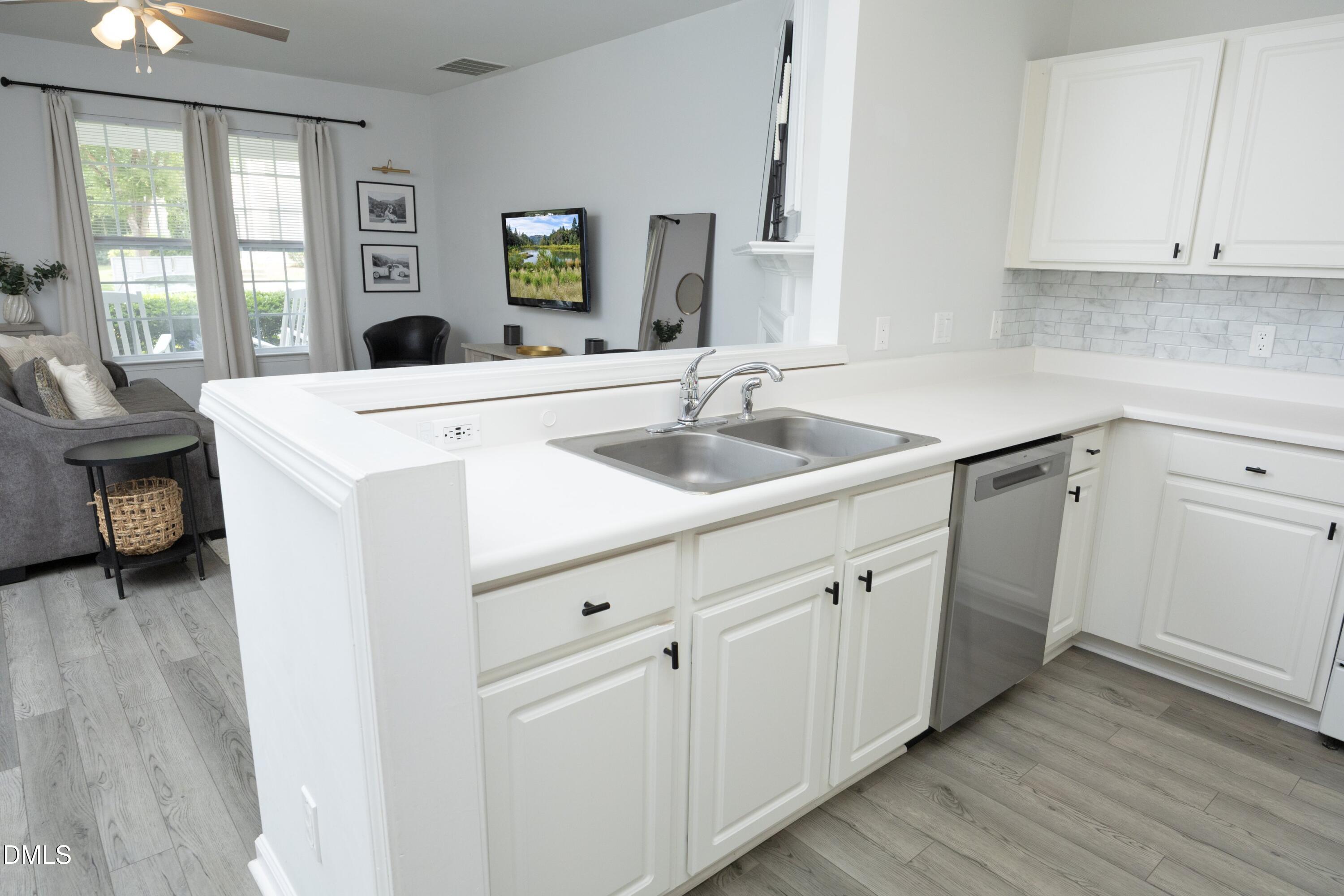 4224 Vienna Crest Drive Raleigh, NC 27613 - Photo 15 of 36 16Kitchen