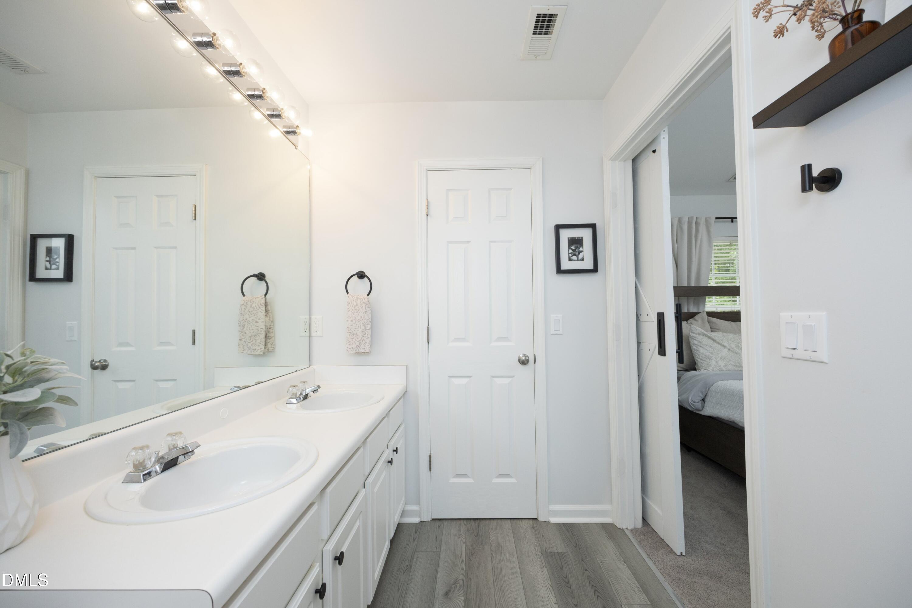 4224 Vienna Crest Drive Raleigh, NC 27613 - Photo 24 of 36 25PrimaryBath