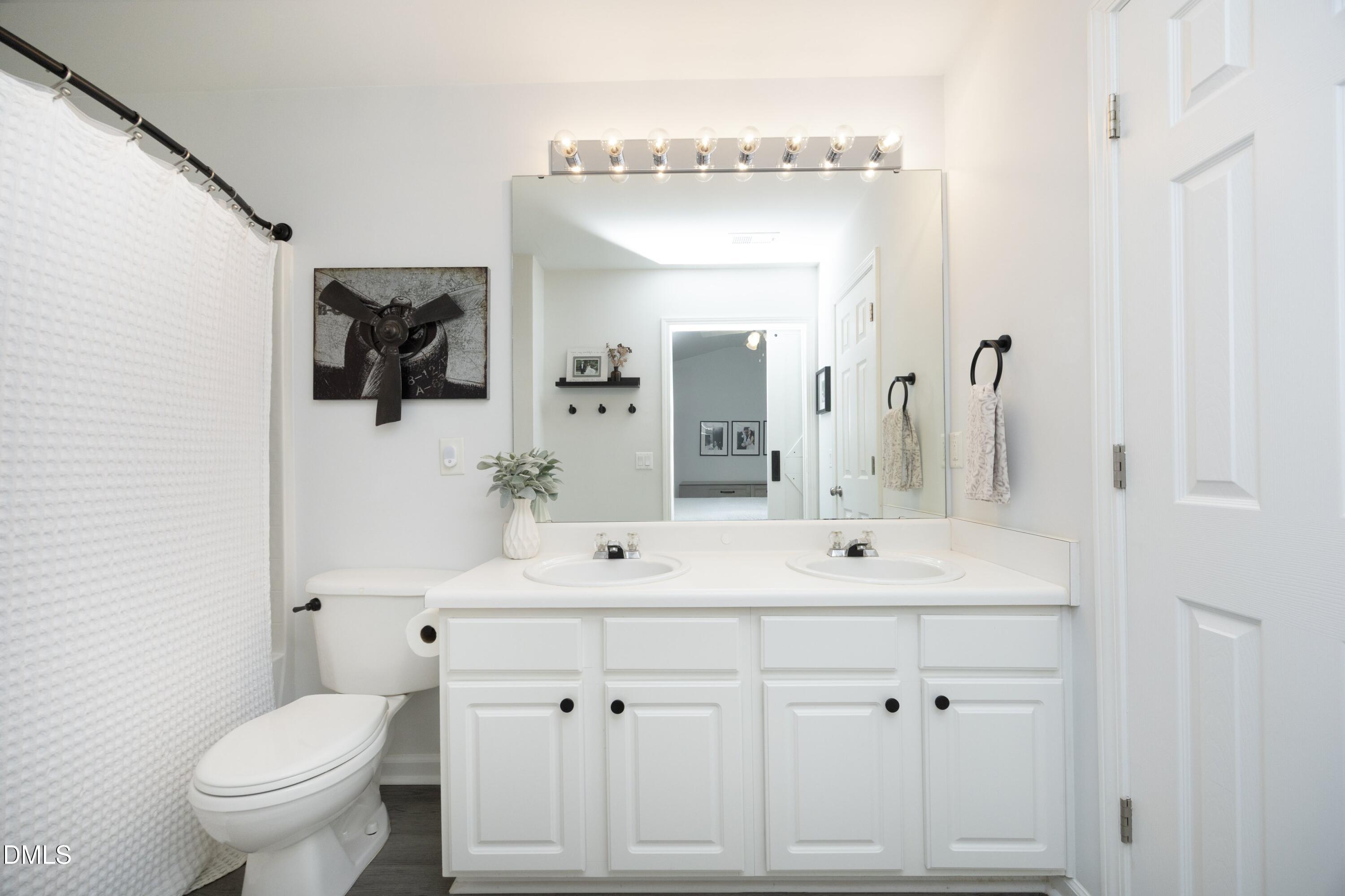 4224 Vienna Crest Drive Raleigh, NC 27613 - Photo 25 of 36 26PrimaryBath