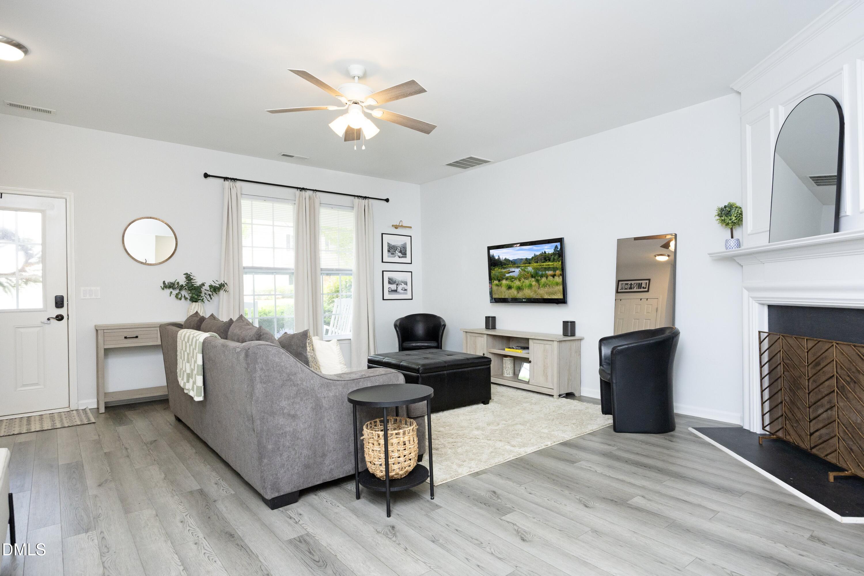 4224 Vienna Crest Drive Raleigh, NC 27613 - Photo 9 of 36 09Living