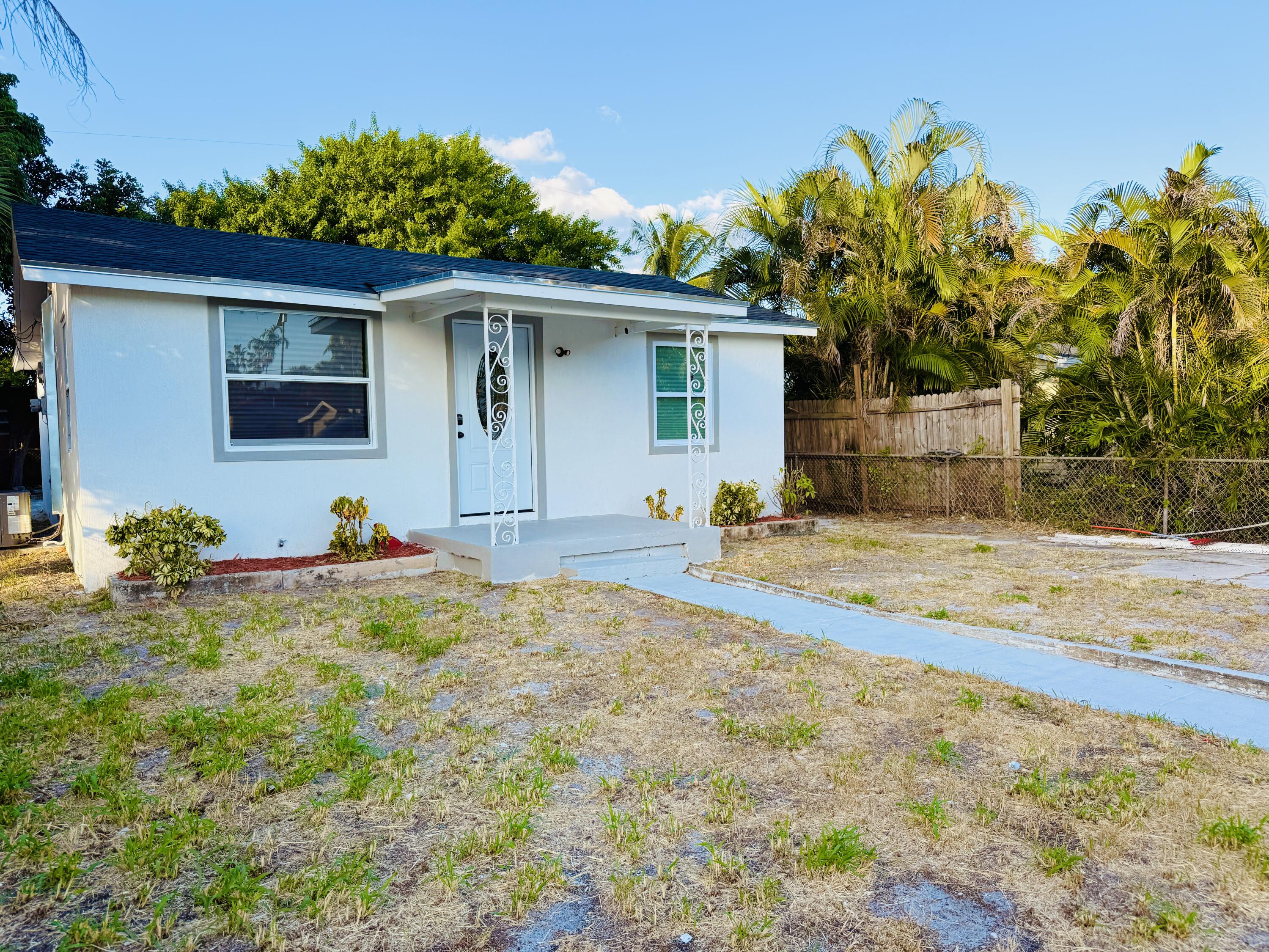 1093 Highview Road Lantana, FL 33462 - Photo 33 of 34 a house view with a garden space