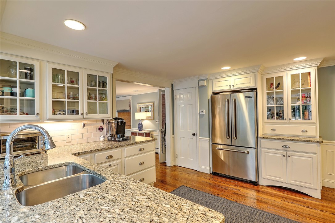 8 Briarfield Road Barrington, RI 02806 - Photo 12 of 44