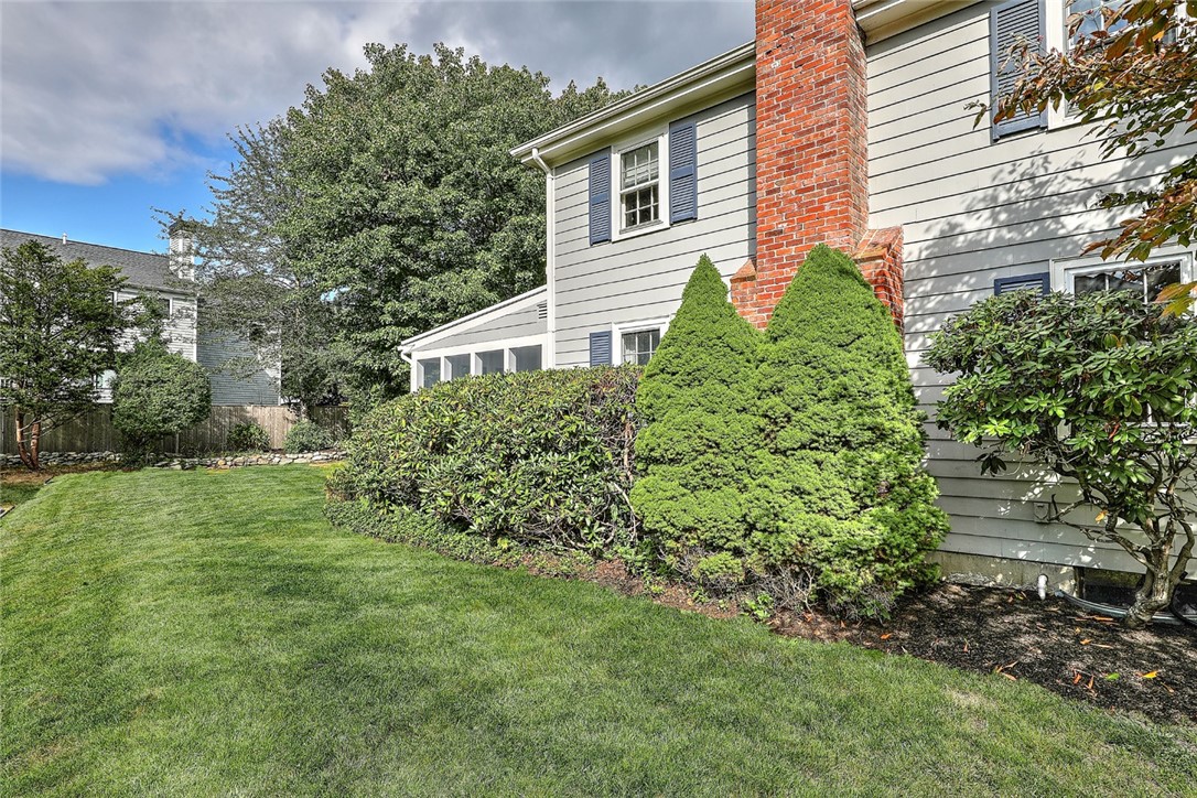 8 Briarfield Road Barrington, RI 02806 - Photo 38 of 44
