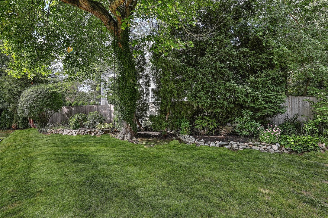 8 Briarfield Road Barrington, RI 02806 - Photo 41 of 44