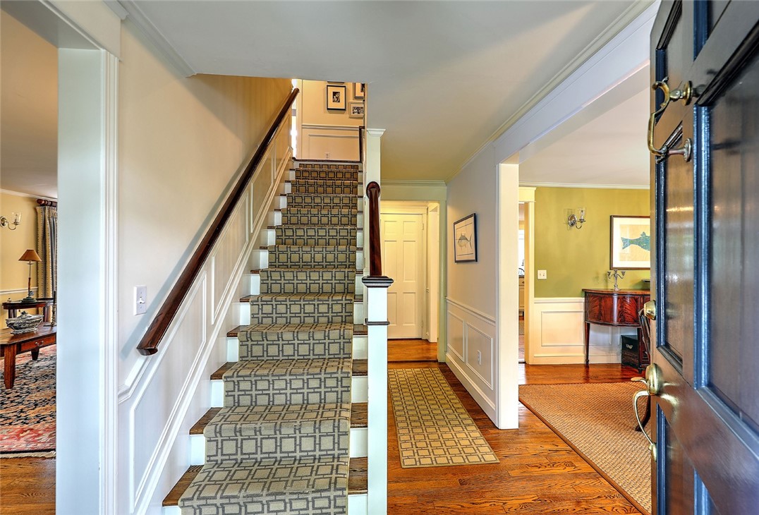 8 Briarfield Road Barrington, RI 02806 - Photo 5 of 44