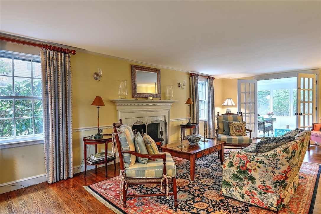 8 Briarfield Road Barrington, RI 02806 - Photo 6 of 44