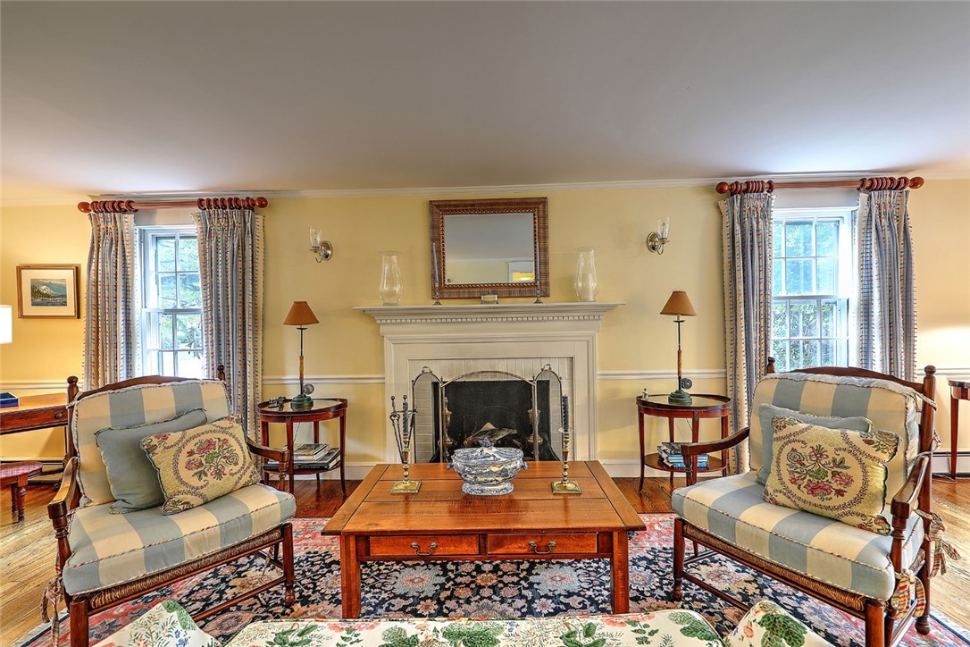 8 Briarfield Road Barrington, RI 02806 - Photo 7 of 44