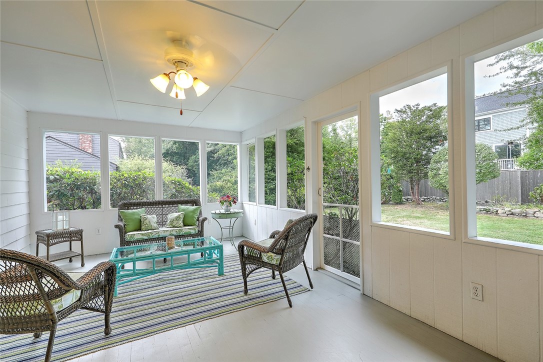 8 Briarfield Road Barrington, RI 02806 - Photo 8 of 44