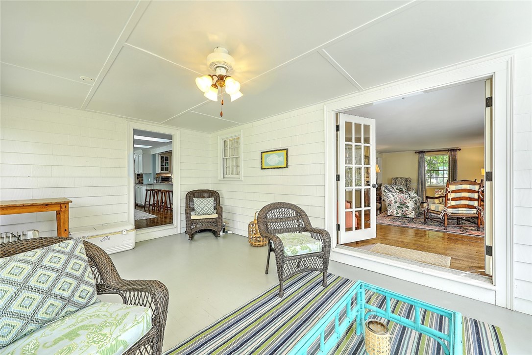 8 Briarfield Road Barrington, RI 02806 - Photo 9 of 44