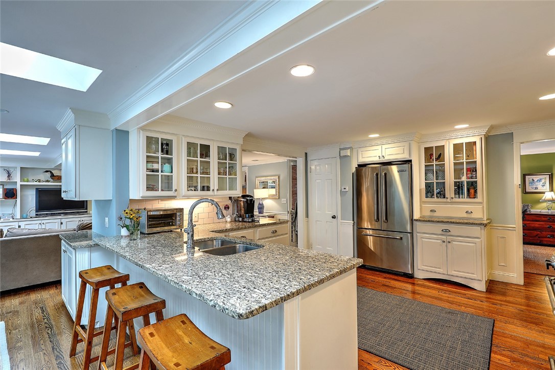 8 Briarfield Road Barrington, RI 02806 - Photo 10 of 44