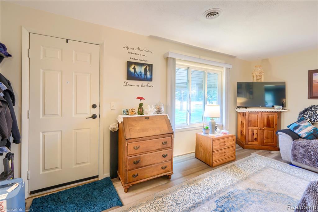 9254 North Genesee Road Mount Morris, MI 48458 - Photo 6 of 24