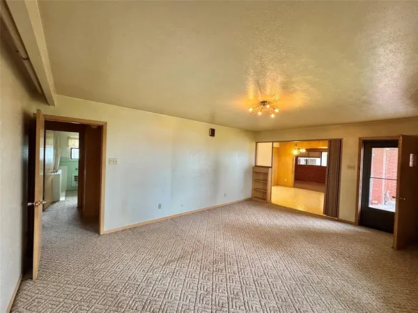 $2,150 | 1090 Farm To Market Road 1200, Gainesville, TX 76240
