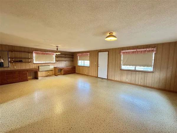 $2,150 | 1090 Farm To Market Road 1200, Gainesville, TX 76240