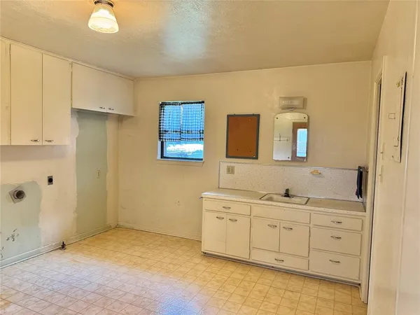 $2,150 | 1090 Farm To Market Road 1200, Gainesville, TX 76240
