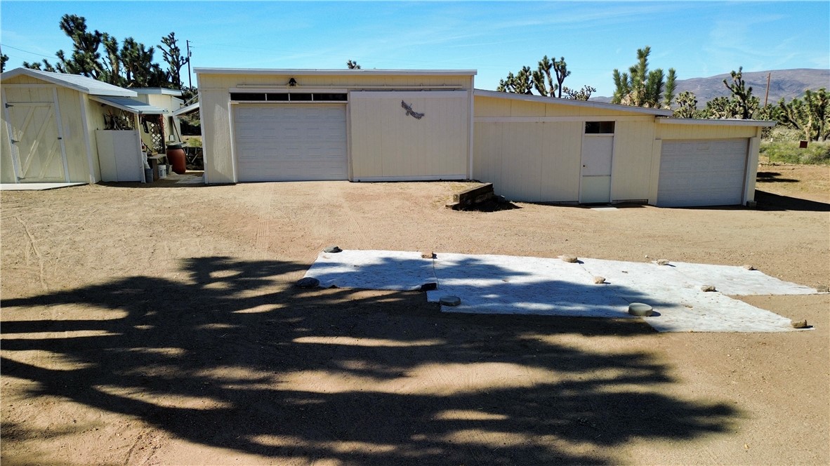 18193 Sequoia Drive Dolan Springs, AZ 86441 - Photo 5 of 50 a view of a house with a yard
