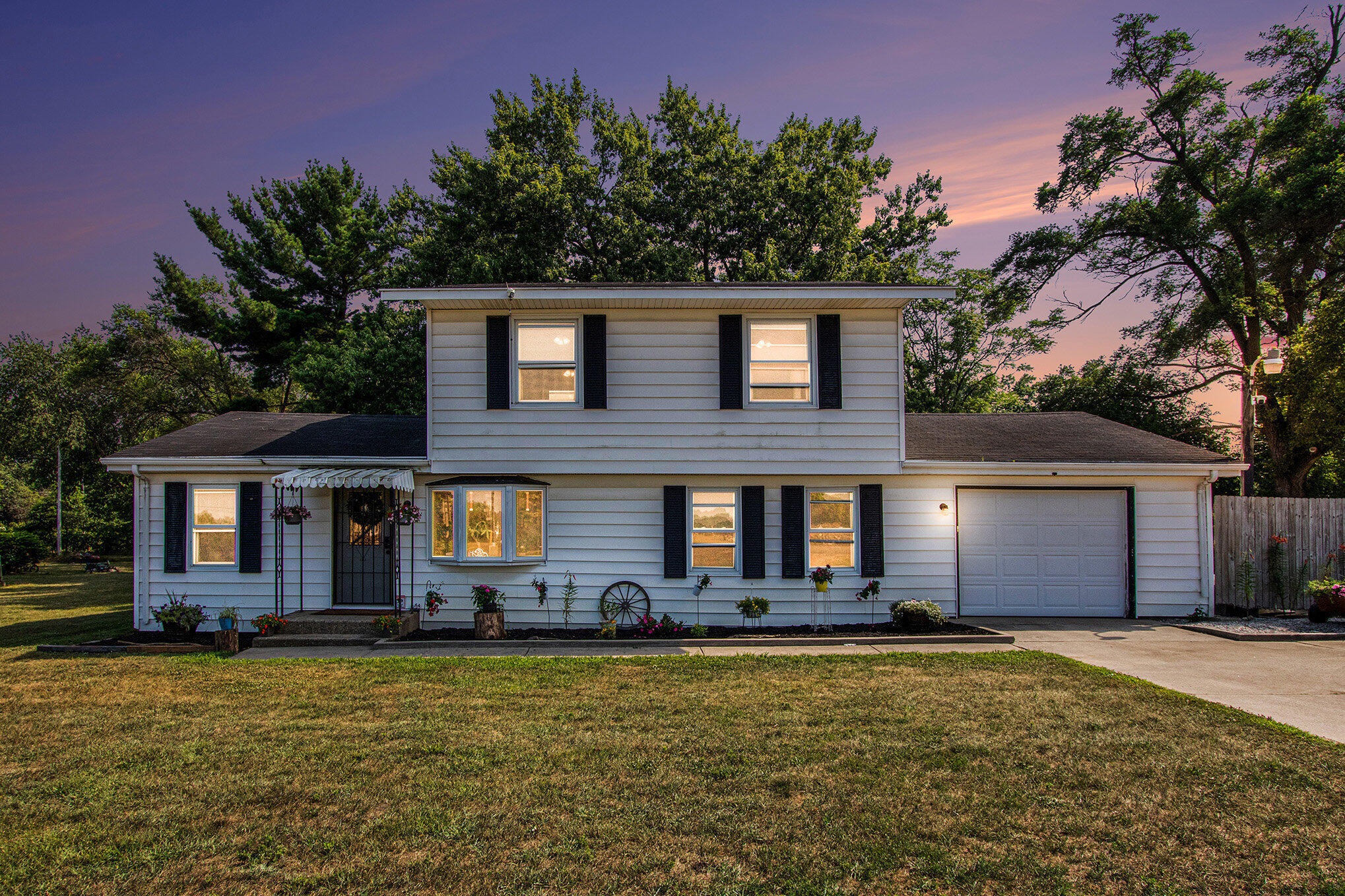 2812 Detroit Road Niles, MI 49120 - Photo 2 of 30 001_img_2012-recovered_twilight_709