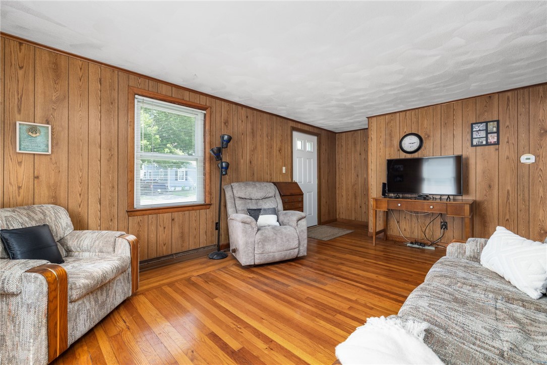 70 New Lexington Road North Kingstown, RI 02852 - Photo 7 of 30 Family room