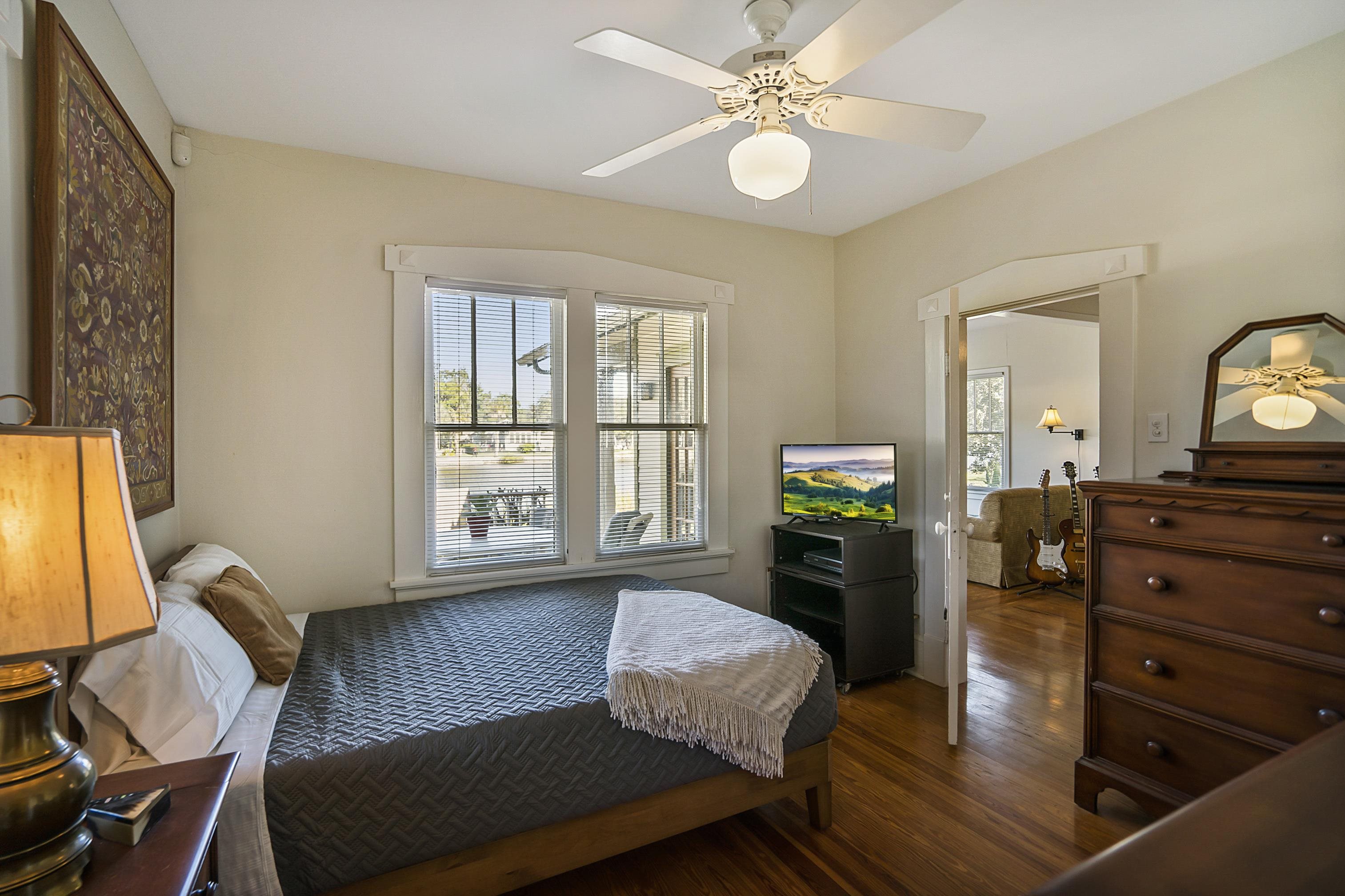 131 Washington Street St. Augustine, FL 32084 - Photo 12 of 33 a living room with furniture and two windows