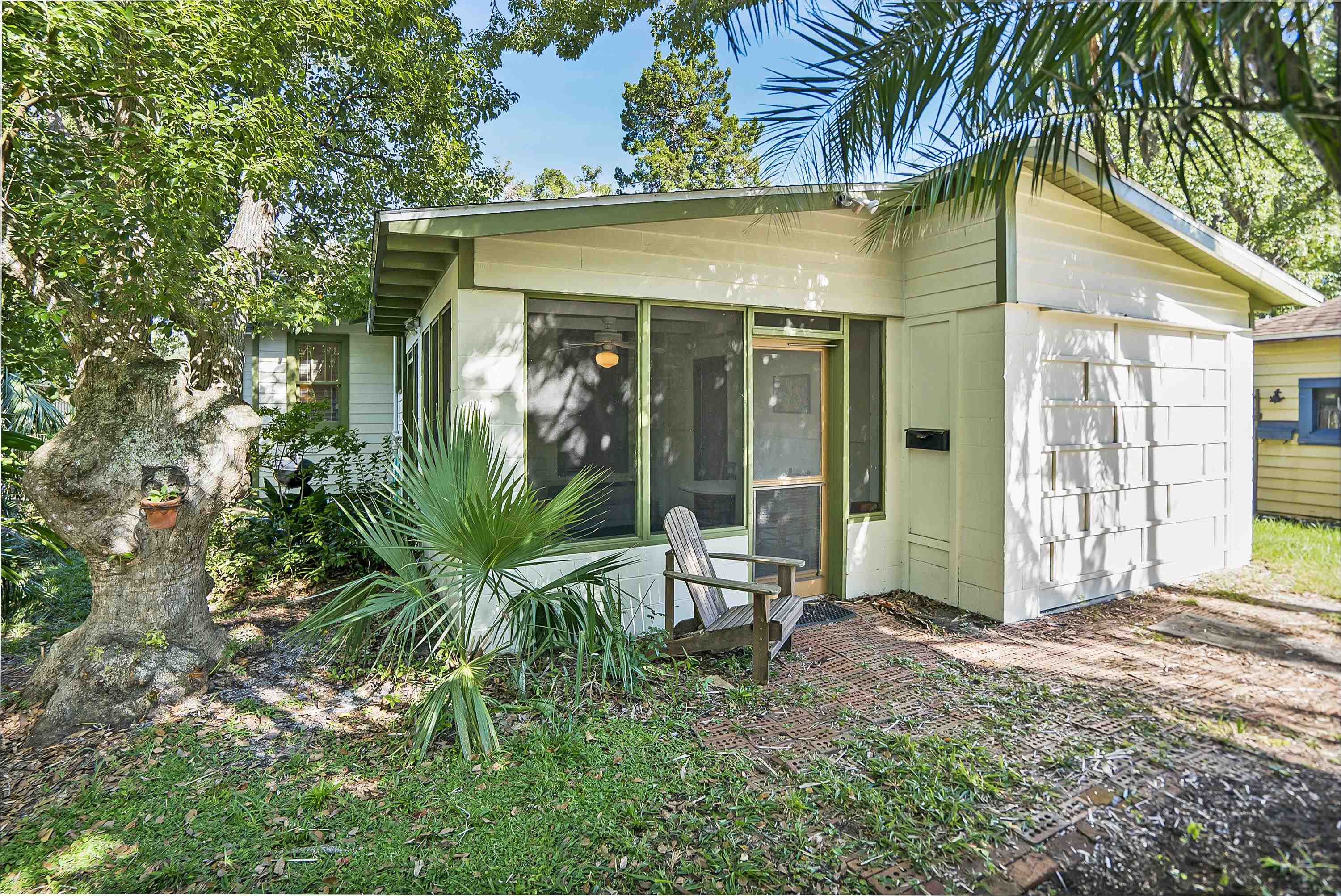131 Washington Street St. Augustine, FL 32084 - Photo 23 of 33 a view of a small garden area