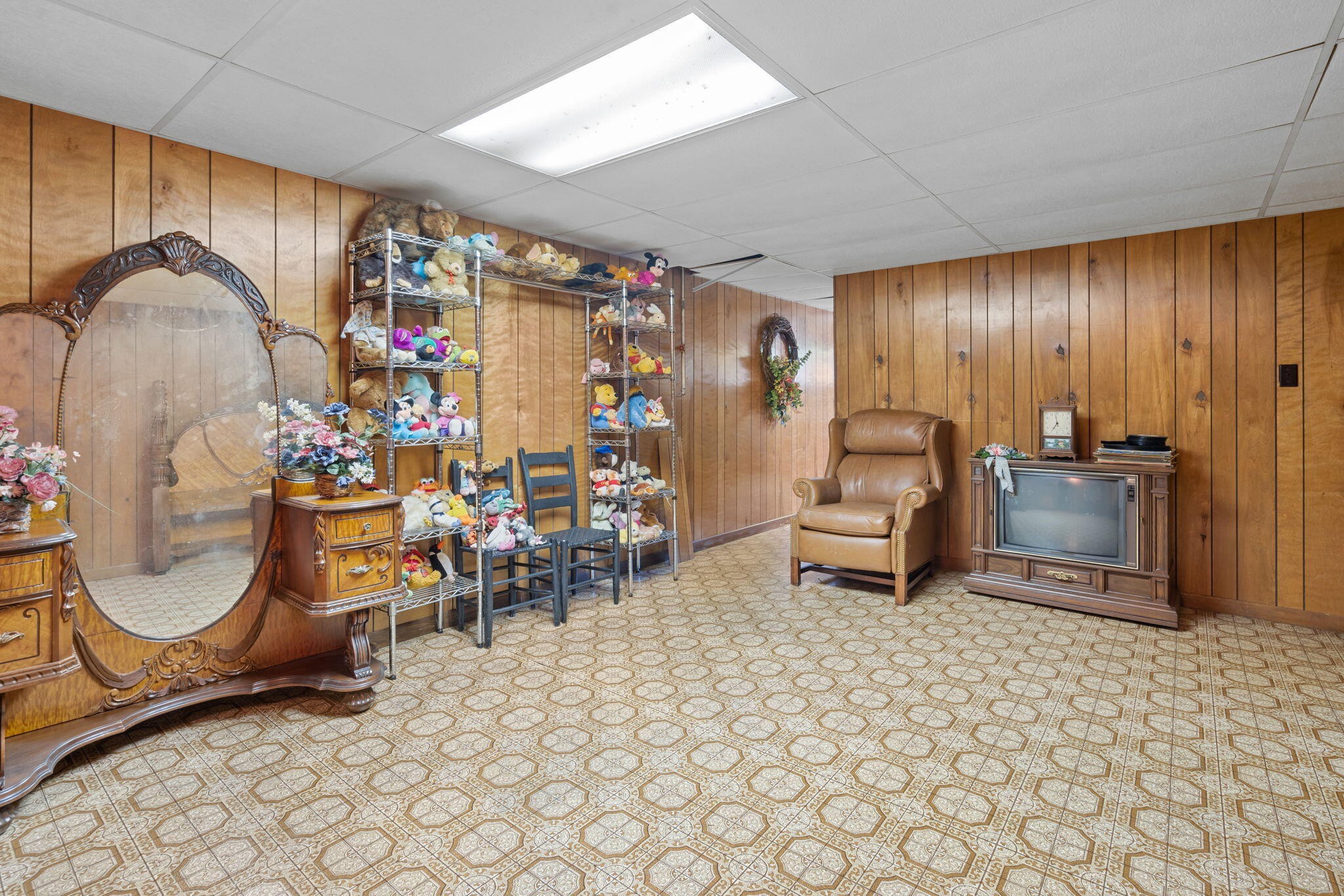 415 Parksville Road Benton, TN 37307 - Photo 23 of 34 a living room with furniture