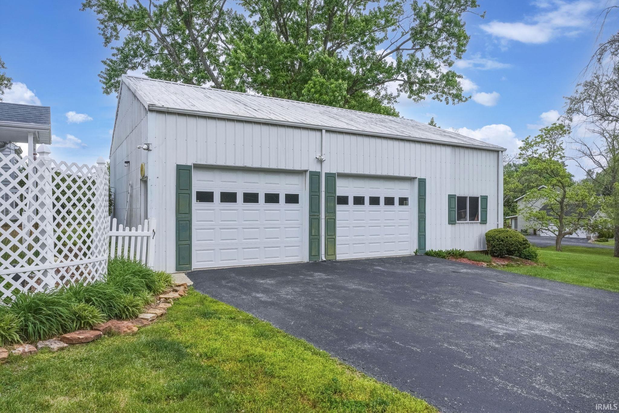 2872 Dixie Highway Bedford, IN 47421 - Photo 2 of 36
