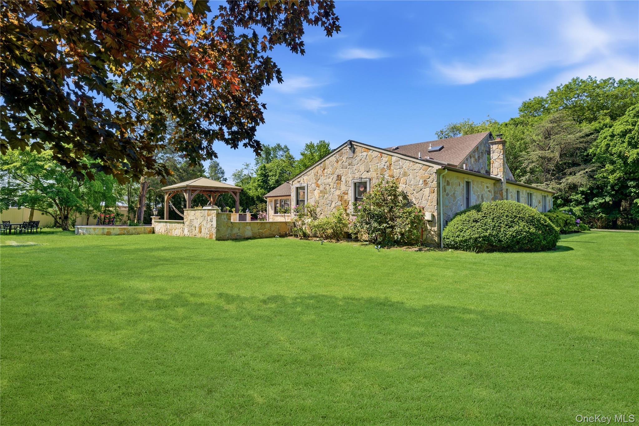 199 Cold Spring Road Syosset, NY 11791 - Photo 42 of 48