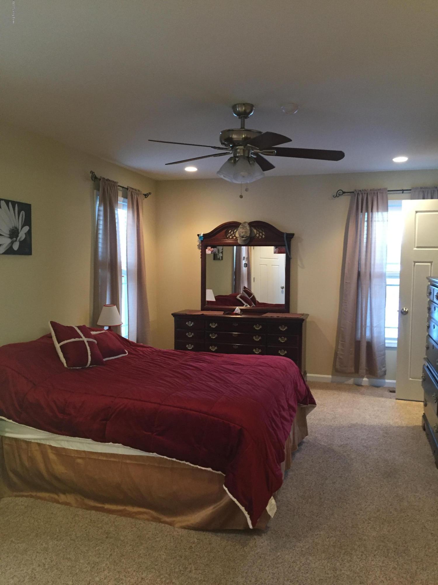 72 Jericho Ridge Road Smithfield, KY 40068 - Photo 14 of 21 Master bedroom