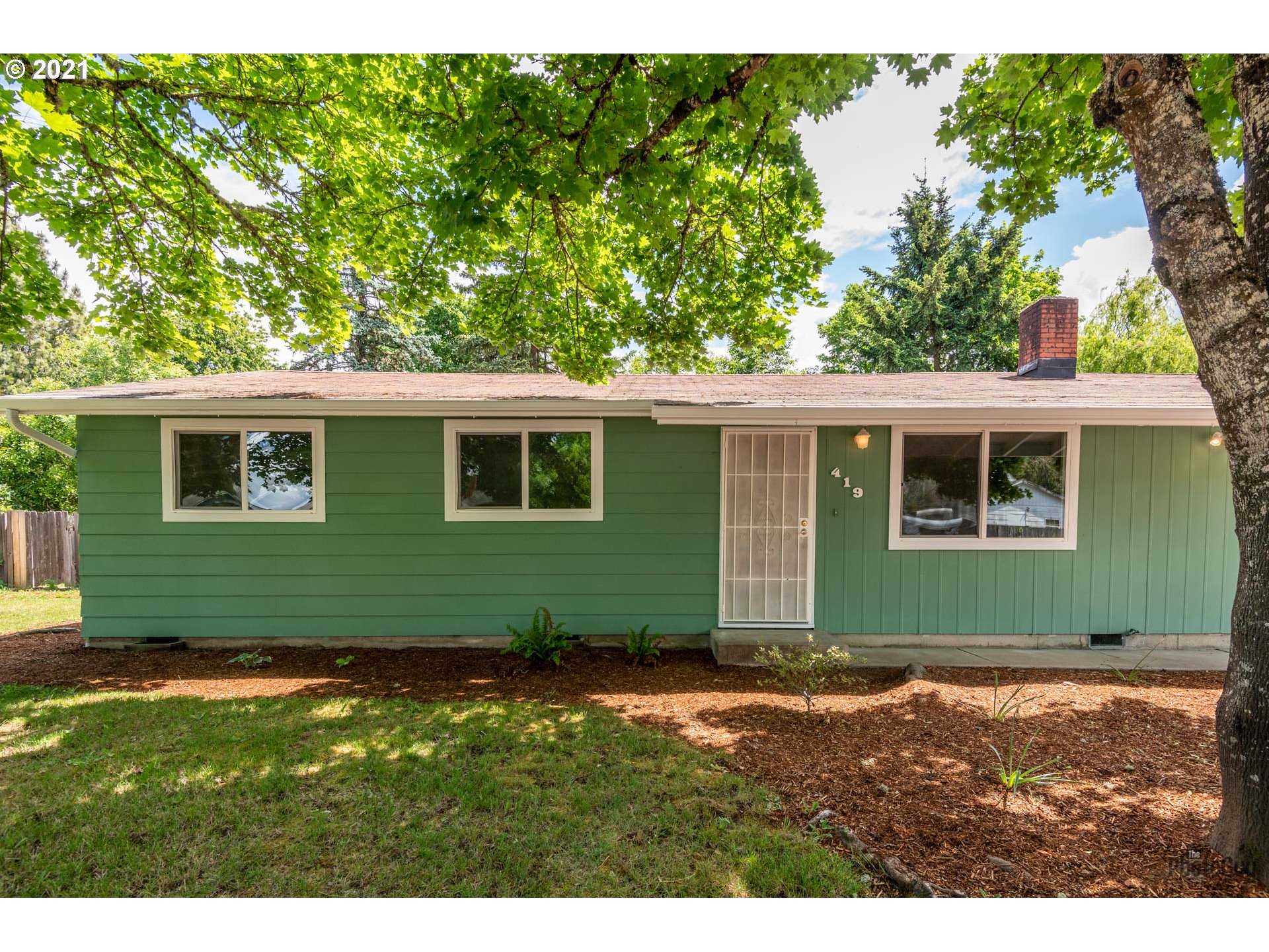 419 South 43rd Place Springfield, OR 97478 - Photo 2 of 27