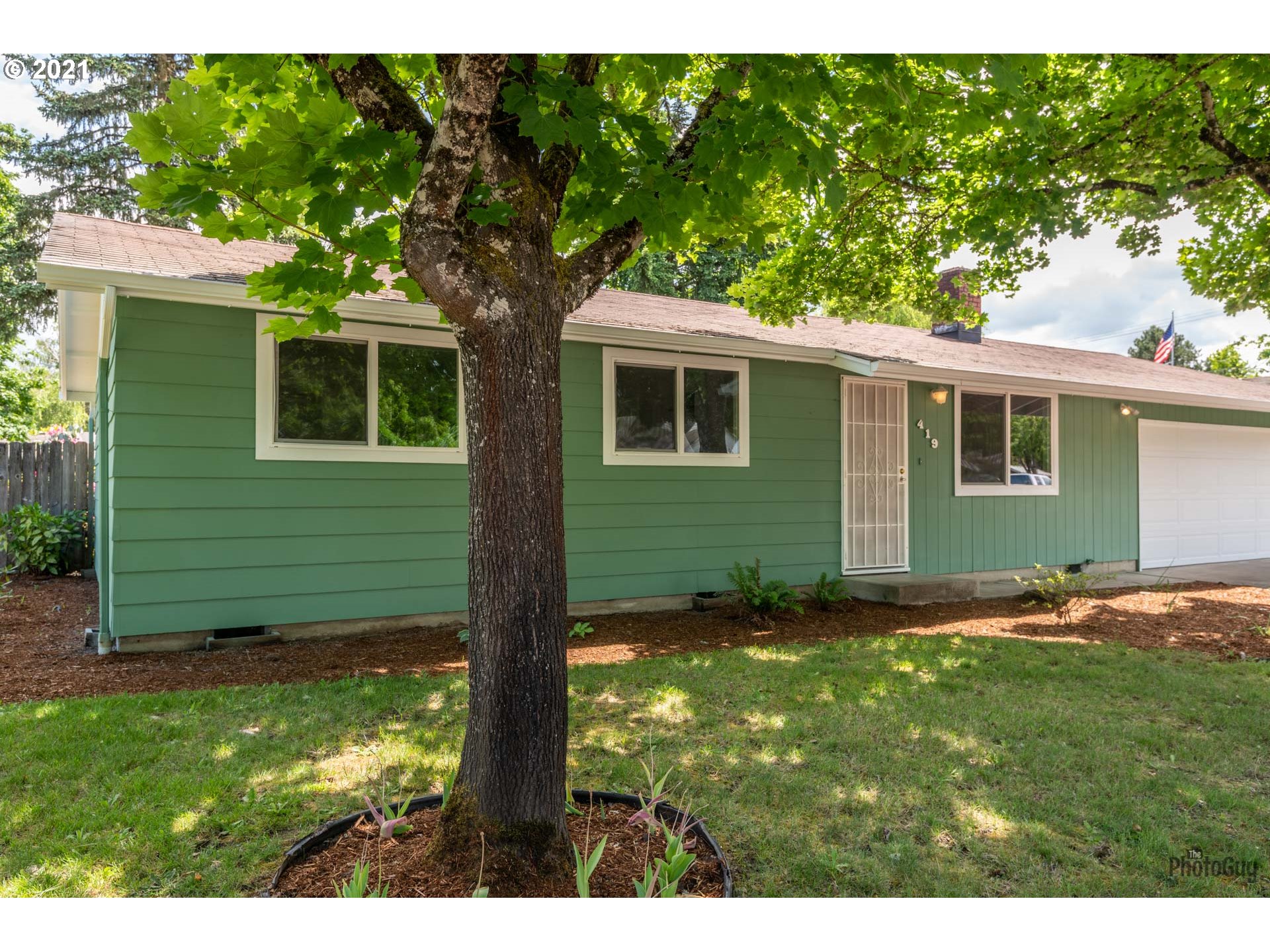 419 South 43rd Place Springfield, OR 97478 - Photo 3 of 27