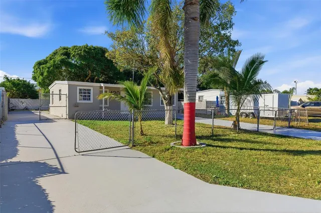 $345,000 | 430 Old Spanish Trail, Lantana, FL 33462