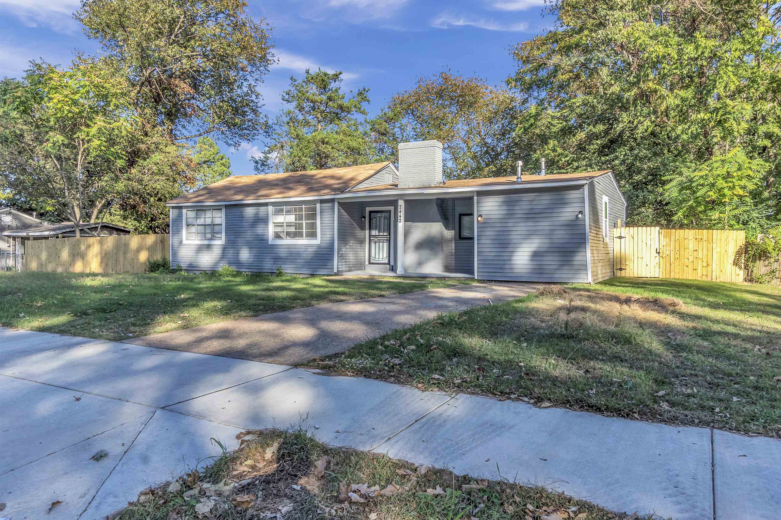 a view of a house with a yard