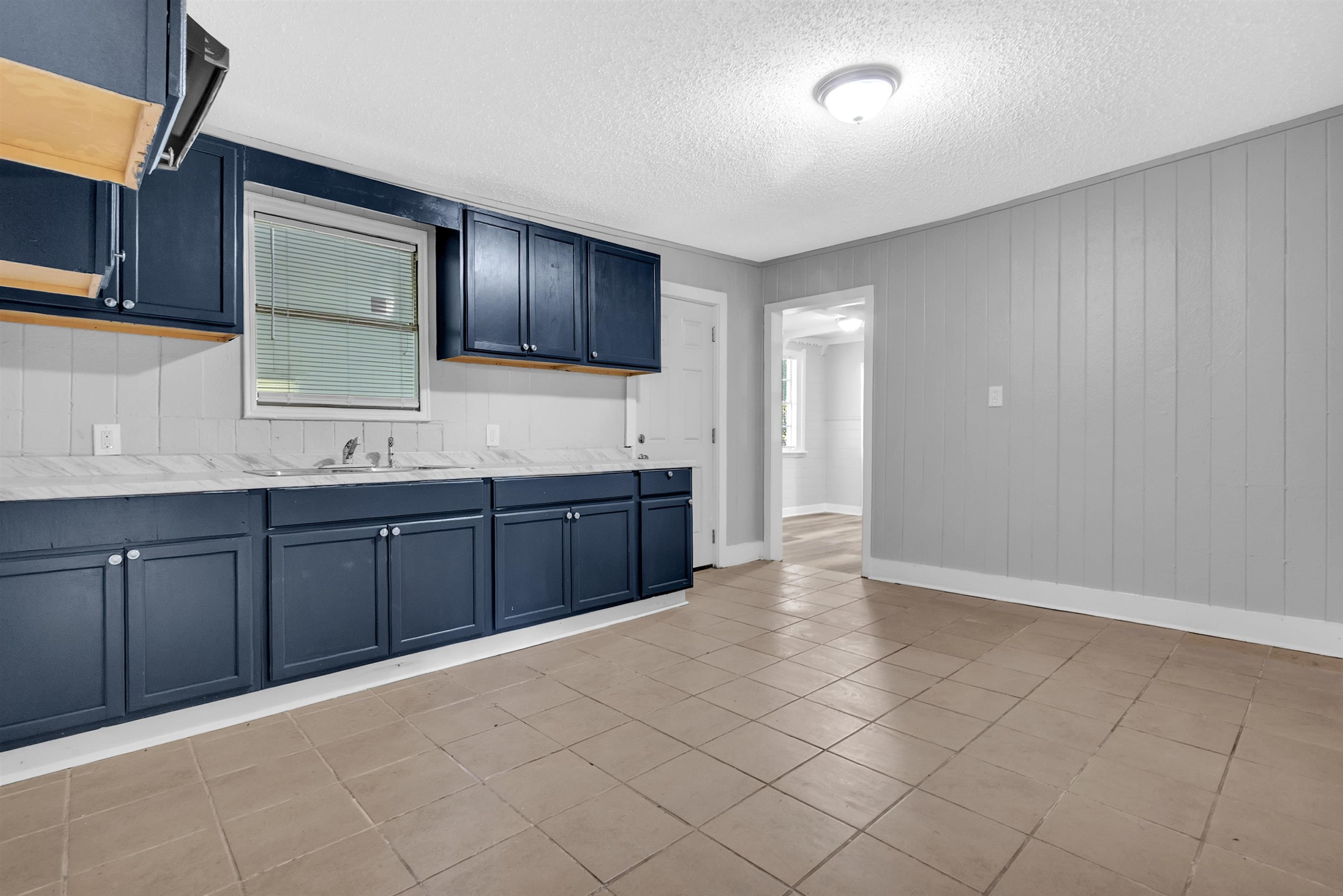 2442 Manchester Road Memphis, TN 38114 - Photo 16 of 22 a view of a kitchen with electric appliances