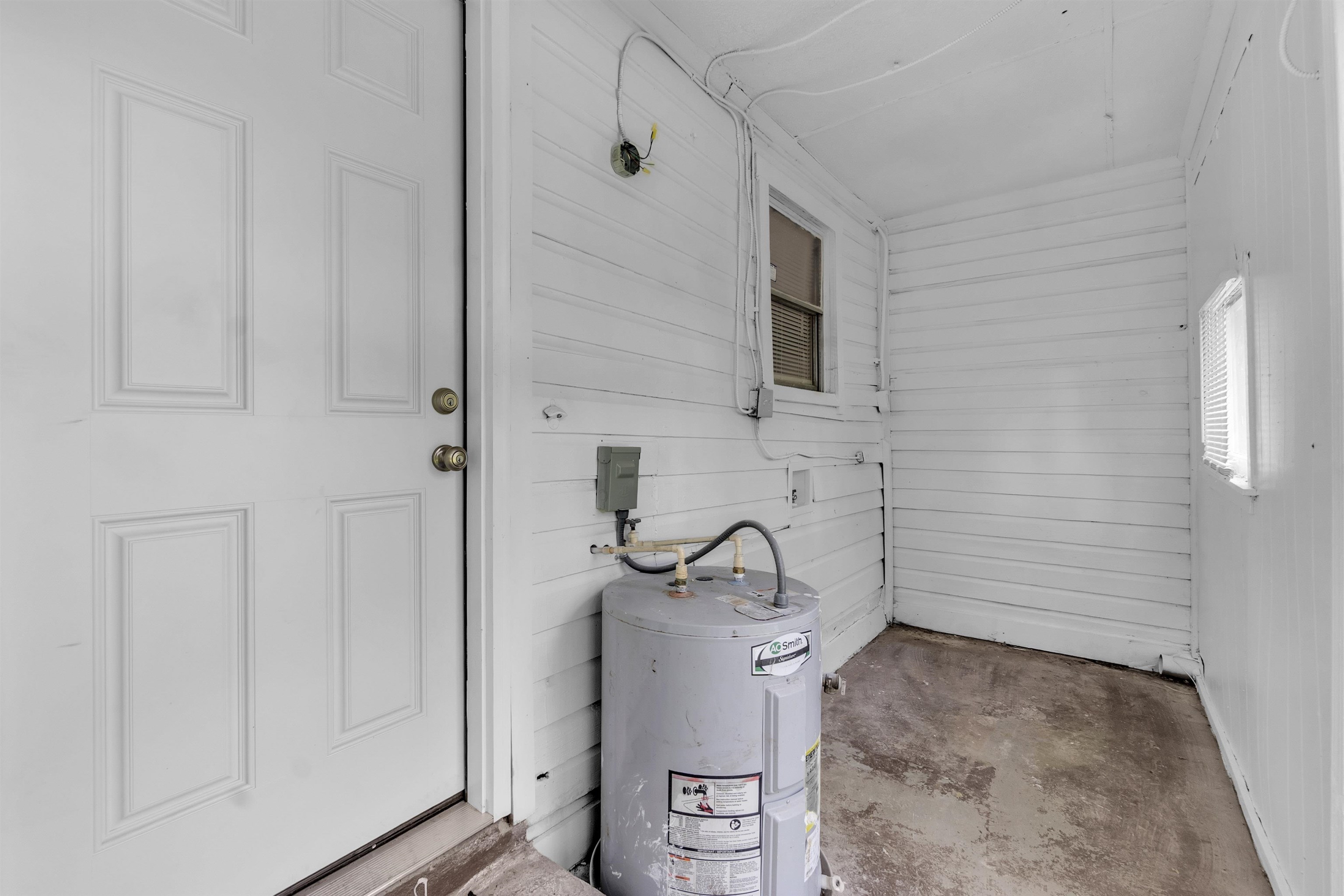 2442 Manchester Road Memphis, TN 38114 - Photo 6 of 22 a bathroom with a sink and toilet