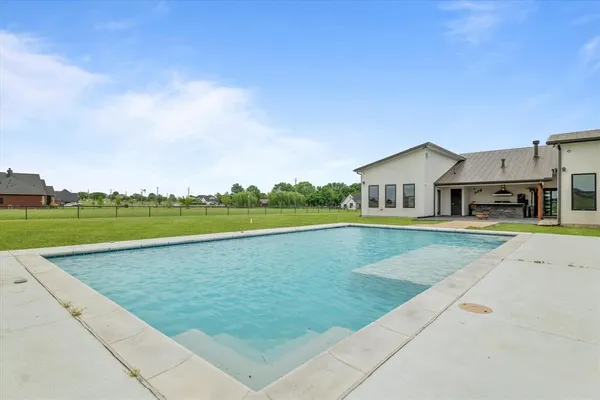 a view of a house with a big yard