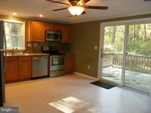 169 Wild Turkey Road Berkeley Springs, WV 25411 - Photo 21 of 23 Kitchen