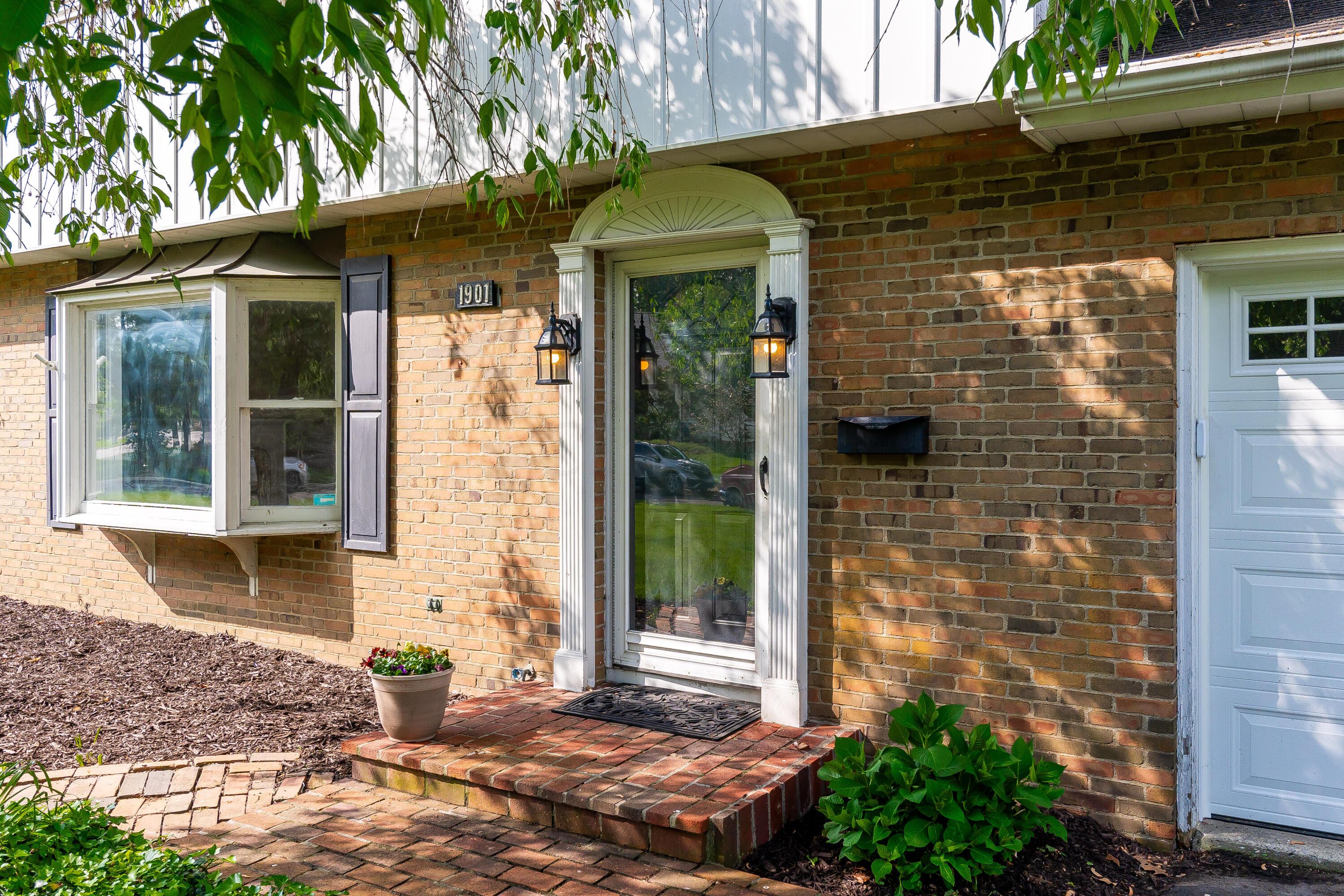 1901 Malvern Road Columbus, OH 43221 - Photo 4 of 41 1901 Malvern Rd