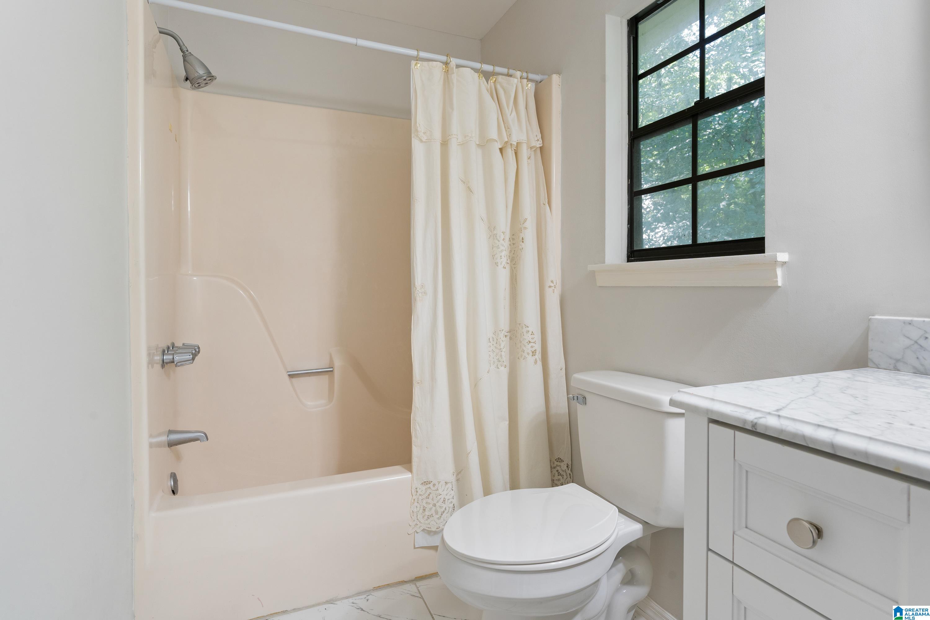 2027 Diane Lane Alabaster, AL 35007 - Photo 29 of 35