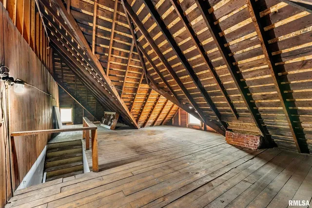 $219,900 | 1018-1020 17th Street, Rock Island, IL 61201