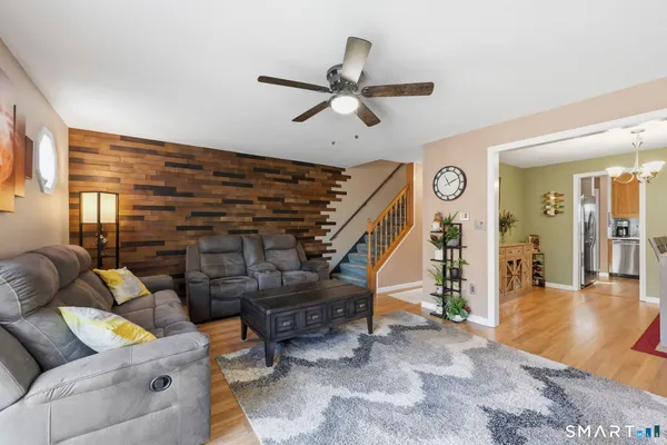 a view of livingroom with furniture and ceiling fan