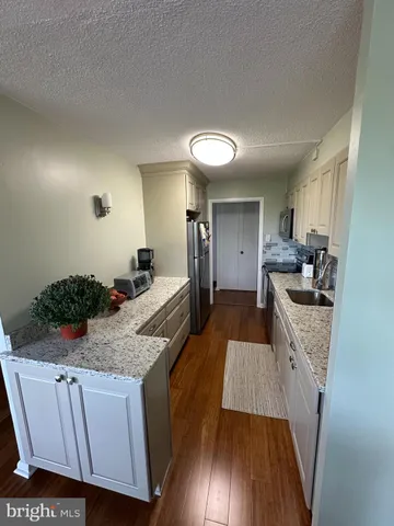 $179,900 | 1001 City, Unit E914, Wynnewood, PA 19096