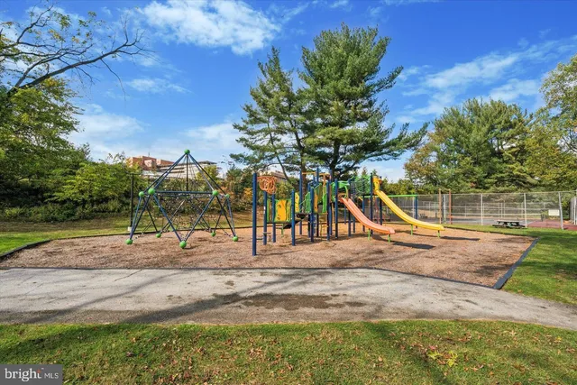 $179,900 | 1001 City, Unit E914, Wynnewood, PA 19096