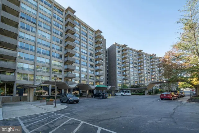 $179,900 | 1001 City, Unit E914, Wynnewood, PA 19096