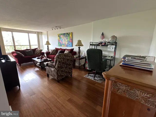 $179,900 | 1001 City, Unit E914, Wynnewood, PA 19096