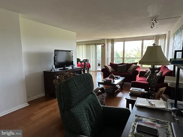 $179,900 | 1001 City, Unit E914, Wynnewood, PA 19096