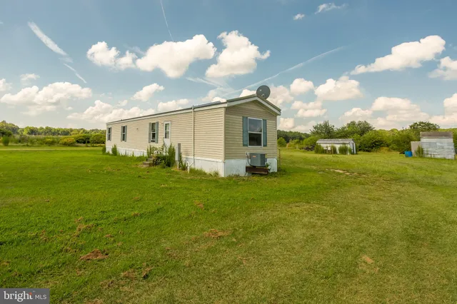 a front view of house with yard